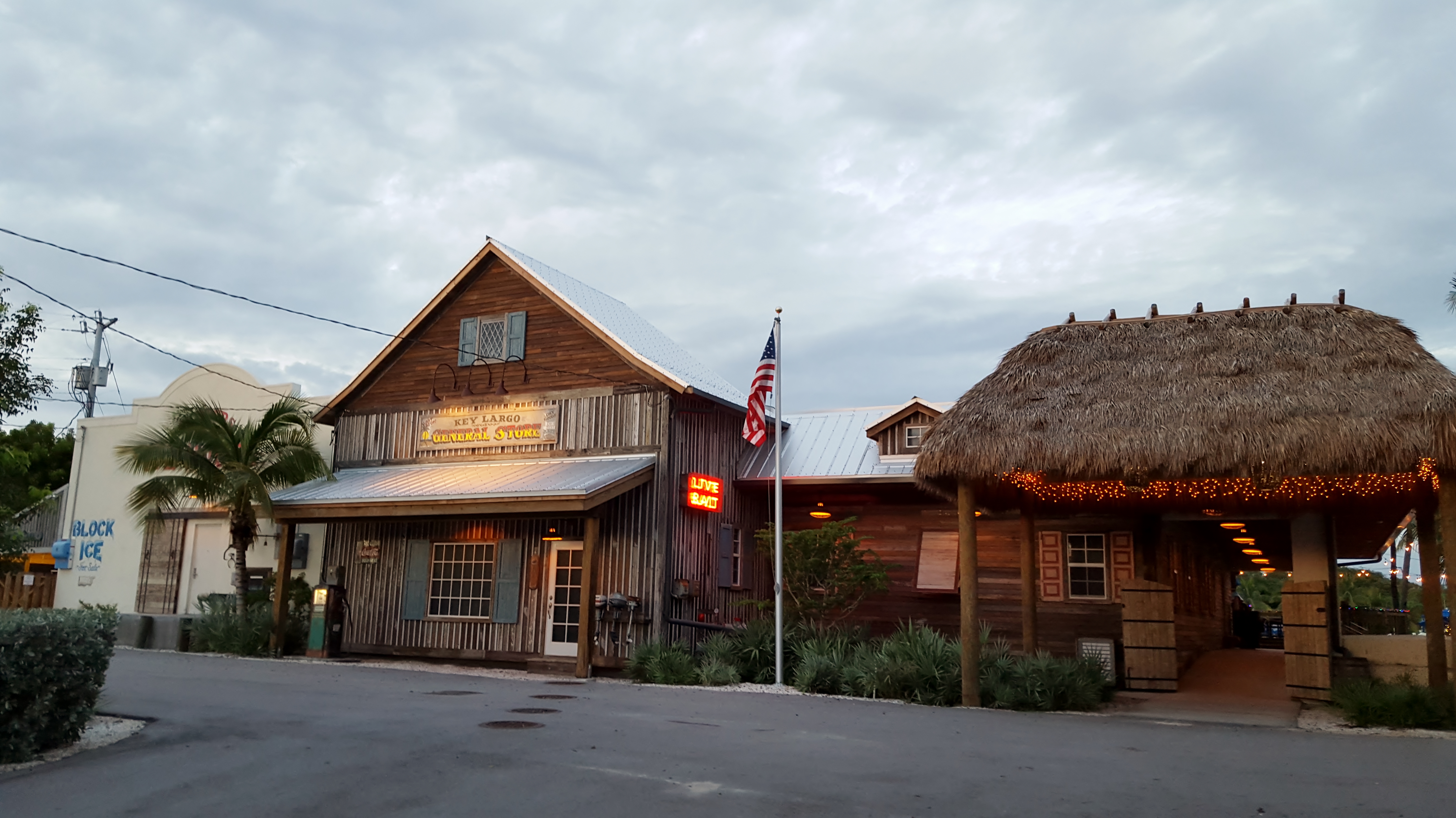 The entrance to Skipper's Dockside Restaurant 