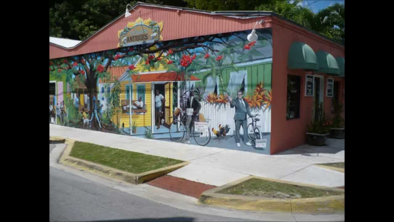 A mural on the side of a building in Bahama Village