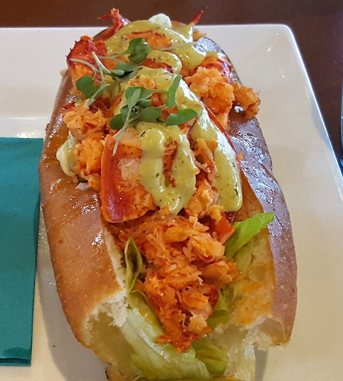 sharkeys lobster roll