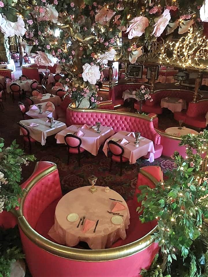 dining-room-at-madonna-inn